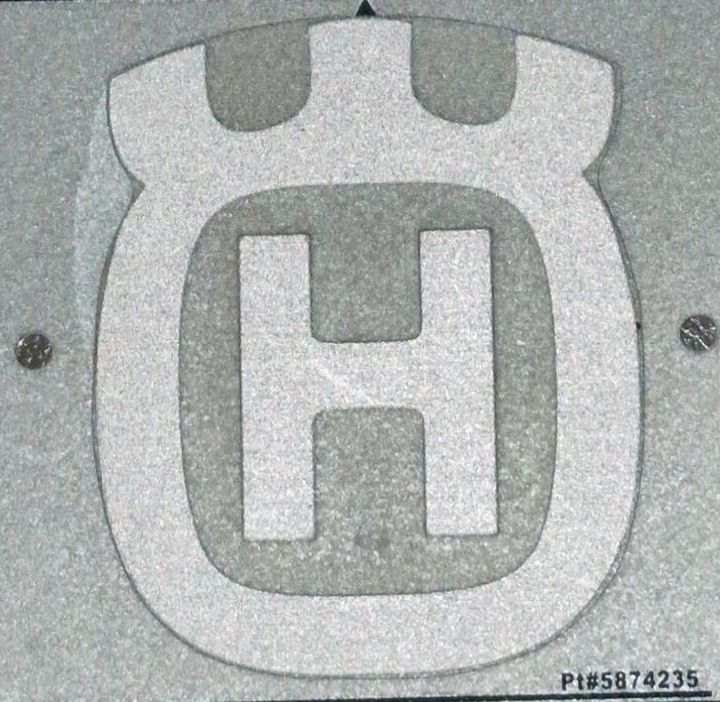 DECAL HUSQVARNA CROWN in the group Automower 415X - 2022 at Entreprenadbutiken (5874235-01)