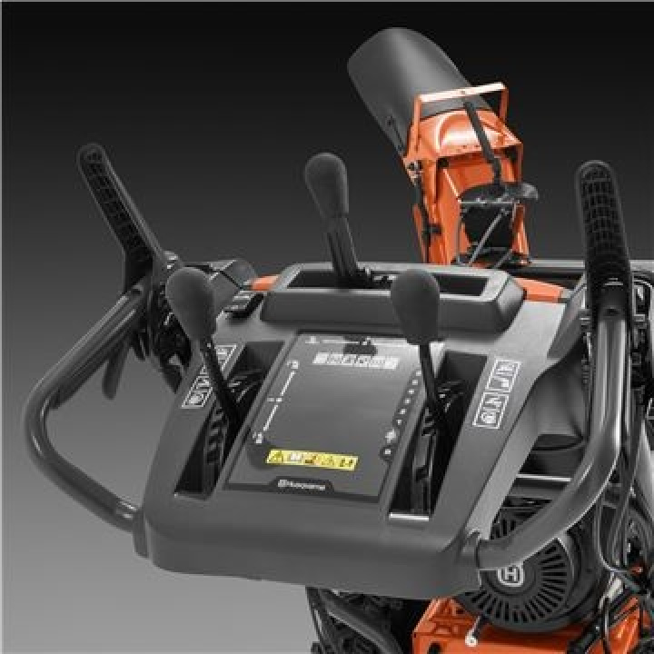 HUSQVARNA ST 330 Snow Blower